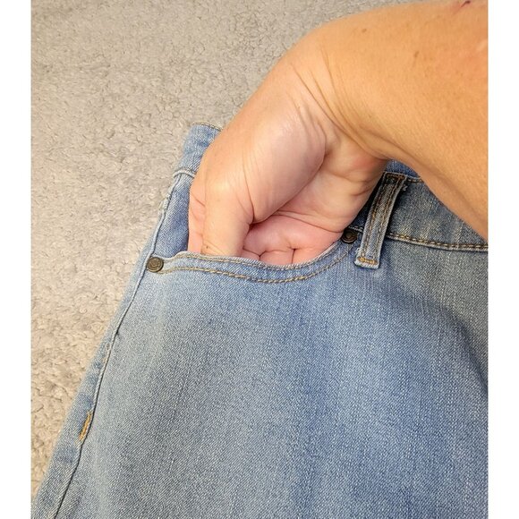 Code Bleu Light-Wash Cropped Denim Jeans with V-Shaped Frayed Hem.  Size:  14 - Picture 14 of 16